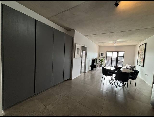2 BEDROOM APARTMENT FOR SALE IN HYDE PARK
